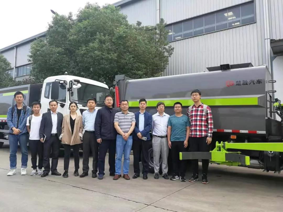 驚艷！“智能機械臂”自裝卸式垃圾車震撼問世