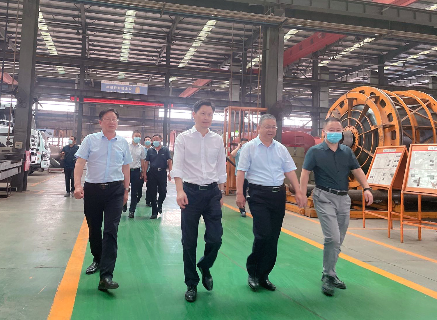 市委常委、常務副市長甘國棟一行蒞臨楚勝汽車集團調(diào)研